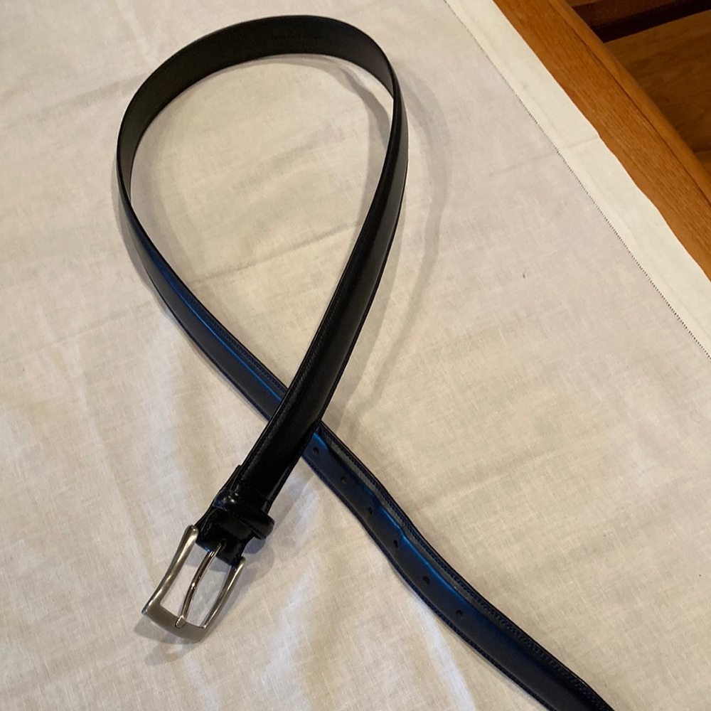 Men’s black leather belt